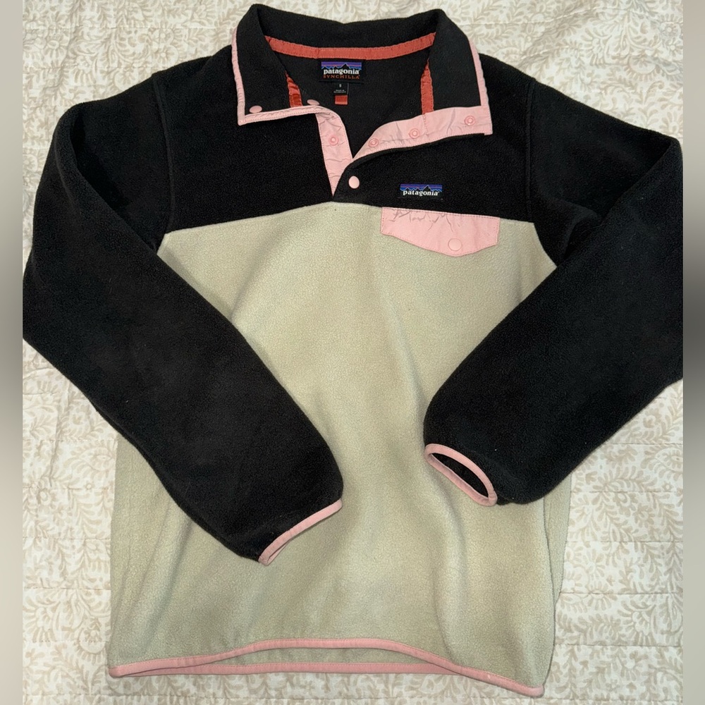 Patagonia pullover, size small